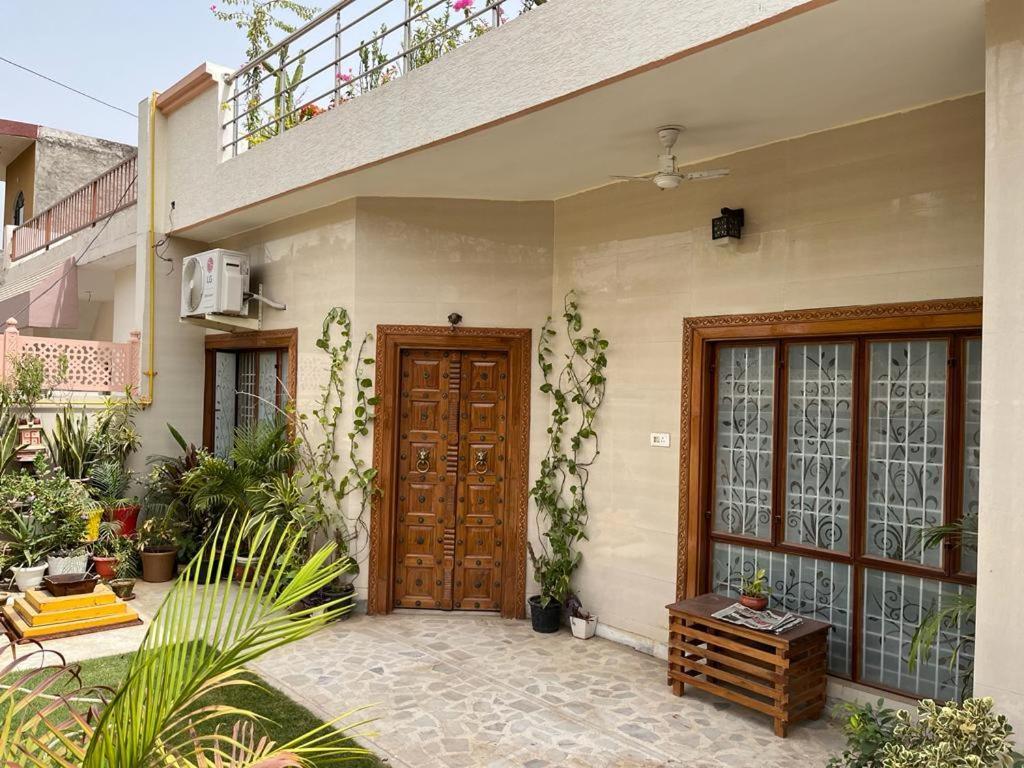 Colonel'S Abode Apartman Agra  Kültér fotó